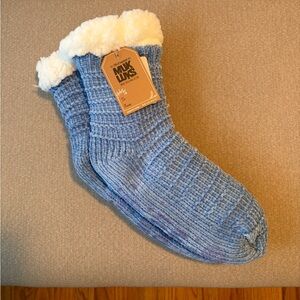 NWT Muk Luks Blue Luxe Knit Slipper Socks